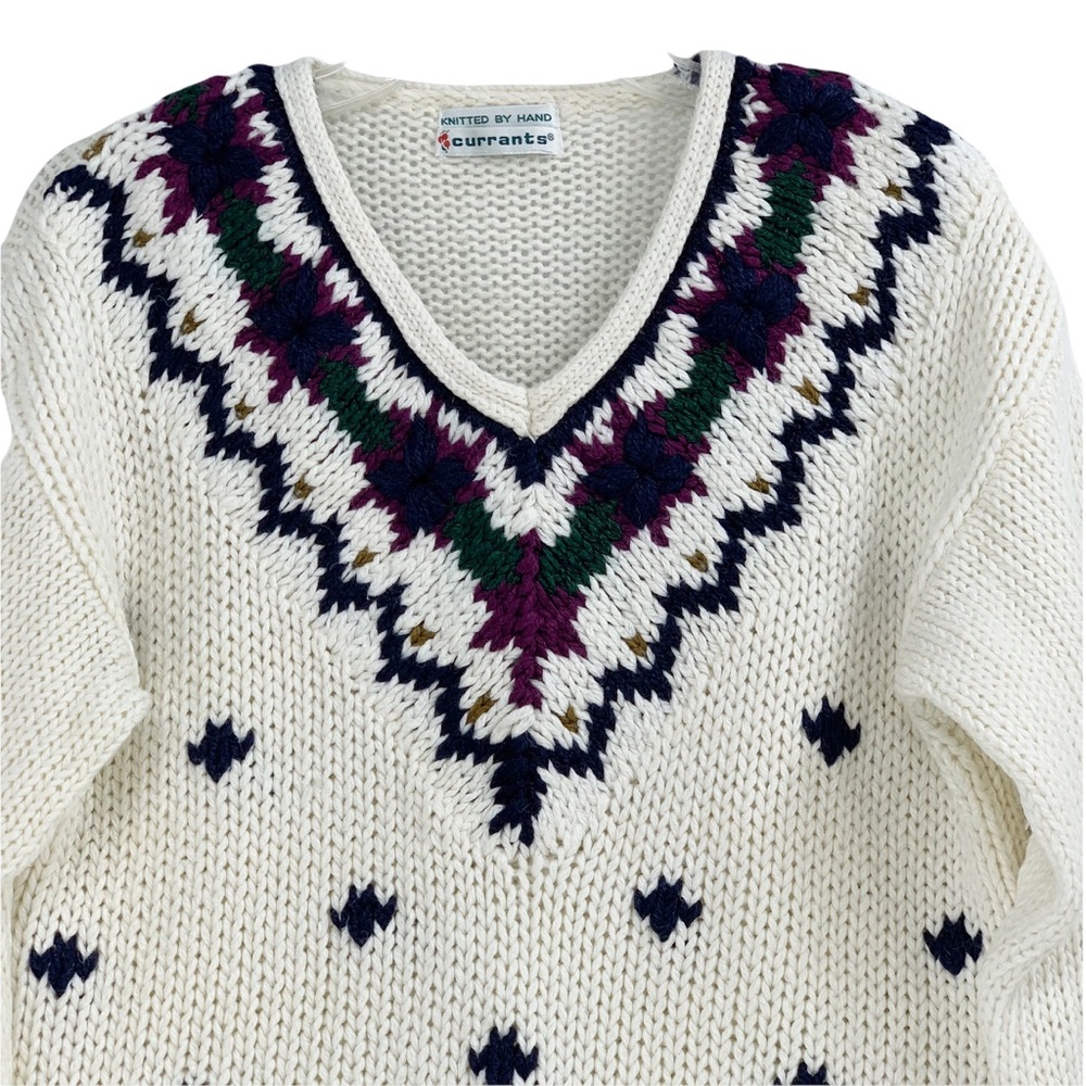Vintage V-Neck Sweater Creamy White with Floral Detail Knitted by Hand,Currants - Picture 11 of 16